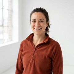 Tessa Hollis, cast portrait